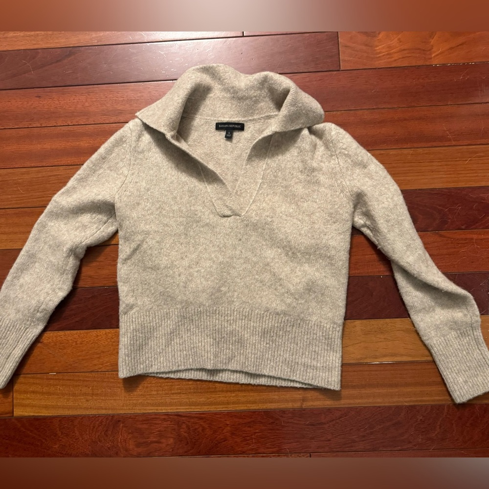 Banana Republic women’s wool blend polo sweater, oatmeal, size small